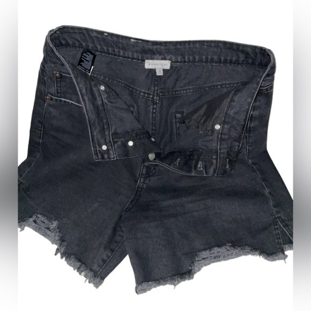Distressed Black Gianni Bini
High Waisted shorts
Washed
Size 31
Retails $39
NWOT